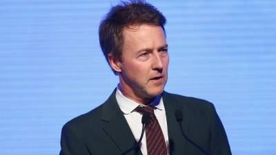 Edward Norton calls Trump a 'whiny' 'b----' in Twitter rant: 'Call his bluff' - www.foxnews.com