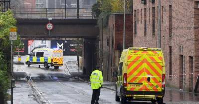 Police and firefighters scrambled after cladding falls off Salford apartment block - www.manchestereveningnews.co.uk - Manchester