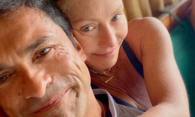 Kelly Ripa comforts husband Mark Consuelos after revealing sad struggle - hellomagazine.com - city Vancouver