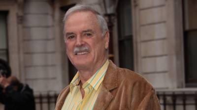 John Cleese Supports J.K. Rowling, Is Called Out for Transphobic Tweets - www.justjared.com - Cambodia