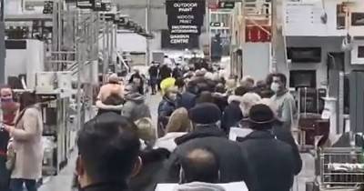 B&Q in Oldham is 'hammered' as video footage shows huge queues stretching the length of the building - www.manchestereveningnews.co.uk - county Oldham