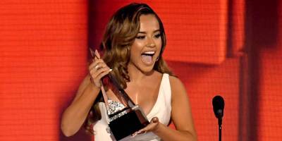 Becky G Celebrates Her AMAs Win & Dedicates Her Award to Immigrant Families - www.justjared.com - Los Angeles - USA