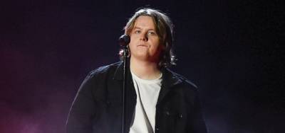 Lewis Capaldi Gives Slowed Down Performance of 'Before You Go' at American Music Awards 2020 - www.justjared.com - Scotland - Los Angeles - USA