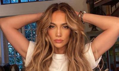 Jennifer Lopez stuns fans with new edgy short hair at AMAs - hellomagazine.com - USA