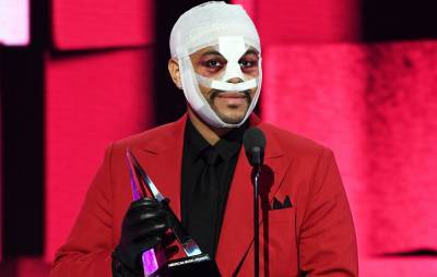 Here’s why The Weeknd was covered in bandages at the AMAs - www.nme.com - USA
