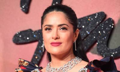 Salma Hayek stuns in white dress in incredible photo with Goldie Hawn - hellomagazine.com
