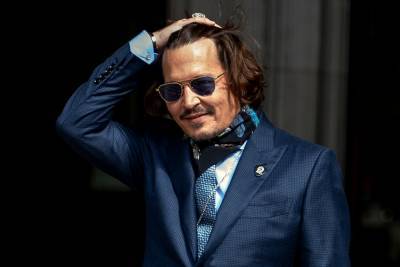Johnny Depp Accepts Award By Posing For Peculiar Photo Behind Bars After Losing Libel Suit - etcanada.com - Bahamas - Poland
