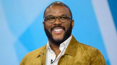 Tyler Perry Donates 5,000 Meals to Atlanta Families at Thanksgiving Event - www.etonline.com - city Families