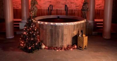 The ultimate festive spa with a mulled wine-filled hot tub has opened just outside Manchester - www.manchestereveningnews.co.uk - Manchester