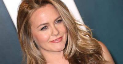 Alicia Silverstone’s son cut his long hair two months after she revealed he was 'made fun of' - www.msn.com