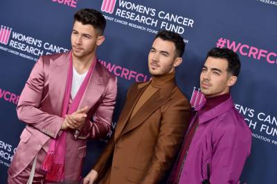 Aubrey Plaza, Jonas Brothers Respond After Fan Uses FaceApp To Create ‘Jonas Sisters’ - etcanada.com