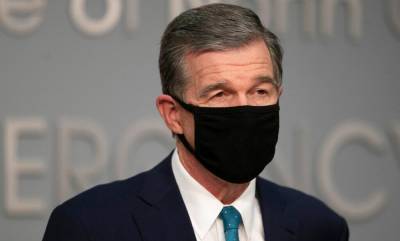North Carolina Democratic governor issues new coronavirus rule: Wear a mask at home if you have guests over - www.foxnews.com - North Carolina