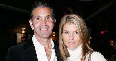 Lori Loughlin and Mossimo Giannulli Pay $400K Fines in College Admissions Scandal - www.usmagazine.com