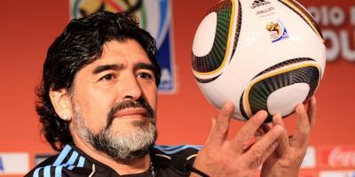 Diego Maradona Dead - Soccer Legend Dies at 60 - www.justjared.com - Argentina - city Buenos Aires