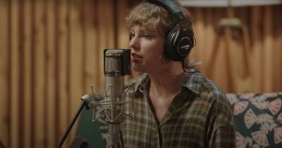 ‘folklore’ Clip: Watch Taylor Swift & Bon Iver Perform ‘Exile’ From New Disney+ Concert Doc - theplaylist.net