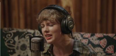 Taylor Swift And Bon Iver Unite In Person For ‘Exile’ Studio Session - etcanada.com - county Person