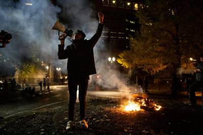 Portland-area DA praises Democratic group for supporting decriminalizing riot-related crimes - www.foxnews.com - city Portland