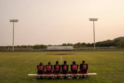 ‘Texas 6’ shines riveting light on small-town high school football - nypost.com - Texas