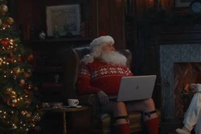 Steve Carell’s Santa Video Chats the Elves in New Commercial (Video) - thewrap.com - Santa