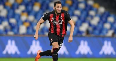 Manchester United 'close in on Hakan Calhanoglu deal' and more transfer rumours - www.manchestereveningnews.co.uk - Italy - Manchester - Turkey