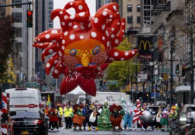 TV Review: Thanksgiving Pandemic Parade Reminds Of Happier Holidays Past And Yet To Come - deadline.com - New York