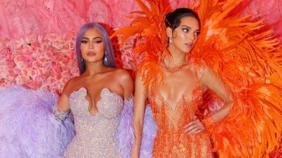 Kendall and Kylie Jenner Get Real About Their Love Lives in Funny TikTok - www.etonline.com