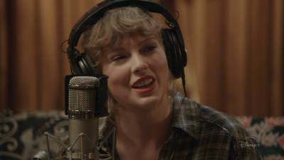 ‘Folklore: The Long Pond Studio Sessions’ Review: Taylor Swift Gives Her Last Album a Stripped-Down Reading in This Cozy Performance Film - variety.com