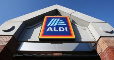Aldi Black Friday shoppers in disbelief over how many people are in the queue - www.manchestereveningnews.co.uk