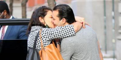 Katie Holmes & Emilio Vitolo Pack on the PDA Before She Leaves For Trip Out Of Town - www.justjared.com - New York