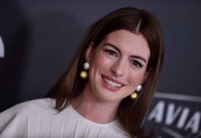 Adam Shulman - Anne Hathaway - Can I (I) - Anne Hathaway Shares What She’s Learned During The Pandemic - etcanada.com - county Jack