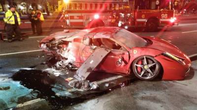 2 hurt after rented red Ferrari wipes out on Chicago expressway - www.foxnews.com - Chicago