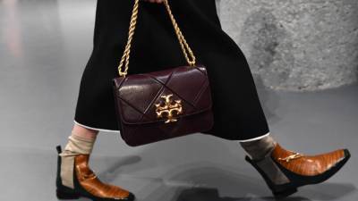 Best Amazon Cyber Monday Deals on Tory Burch Handbag Styles, Jewelry & More - www.etonline.com