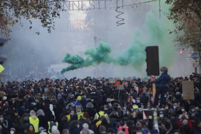 French protesters decry bill outlawing use of police images - www.foxnews.com - France - Paris