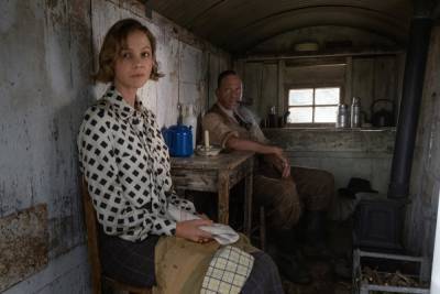 ‘The Dig’ First Look: Carey Mulligan Stars Opposite Ralph Fiennes & Lily James In Netflix’s Period Drama - theplaylist.net