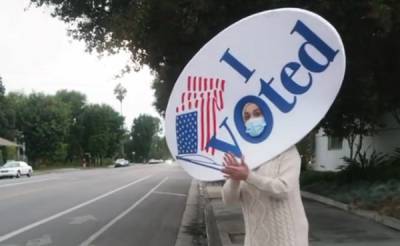 Katy Perry Wears a Giant 'I Voted' Sticker While Encouraging People in L.A. to Vote - www.justjared.com - city Studio