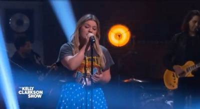 Kelly Clarkson Performs Epic Cover Of Bon Jovi’s ‘It’s My Life’ - etcanada.com
