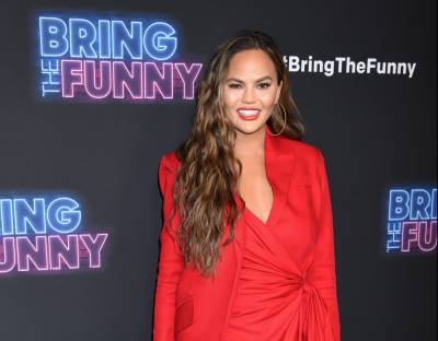 Chrissy Teigen Receives Overwhelming Support After Saying Formula Feeding Needs To Be Normalized - etcanada.com