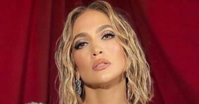 Jennifer Lopez’s American Music Awards beauty breakdown - www.msn.com - USA