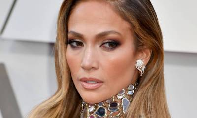 Jennifer Lopez embraces natural hair length as she reveals short ponytail - hellomagazine.com