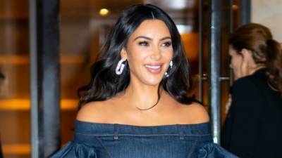 Kim Kardashian Sums Up 2020 With Hilarious Pic of Penelope Disick Smacking North West - www.etonline.com