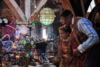 ‘Jingle Jangle’ Film Review: An Overstuffed Christmas Musical That Stays Inventive - thewrap.com