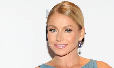 Kelly Ripa shares show-stopping swimsuit selfie from family holiday - hellomagazine.com