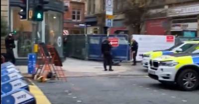 Man detained by armed police under mental health act in Deansgate - www.manchestereveningnews.co.uk - Manchester