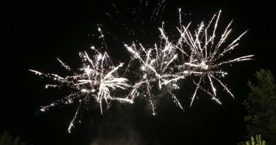 Sick thugs post lit fireworks through letter boxes and fire them at homes in Paisley - www.dailyrecord.co.uk - Scotland