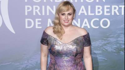 Rebel Wilson Poses in Sports Bra as She Nears Her Weight Loss Goal - www.etonline.com - Mexico