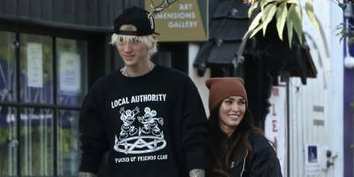 Megan Fox Looks So In Love While Holding Hands With Machine Gun Kelly - www.justjared.com - Los Angeles - county Hand - county Love