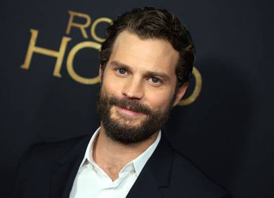 ‘It affects you every day’: Jamie Dornan speaks honestly about grief of losing his mum - evoke.ie