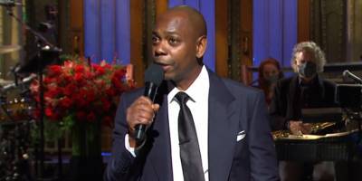 Dave Chappelle Calls Out White People That Don't Wear Masks in 'SNL' Monologue - Watch - www.justjared.com