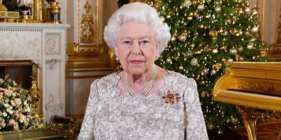 The Queen Spends Almost $40,000 on Christmas Presents Every Year - www.marieclaire.com