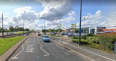 Woman attacked and robbed outside shop in retail park - www.manchestereveningnews.co.uk - Manchester